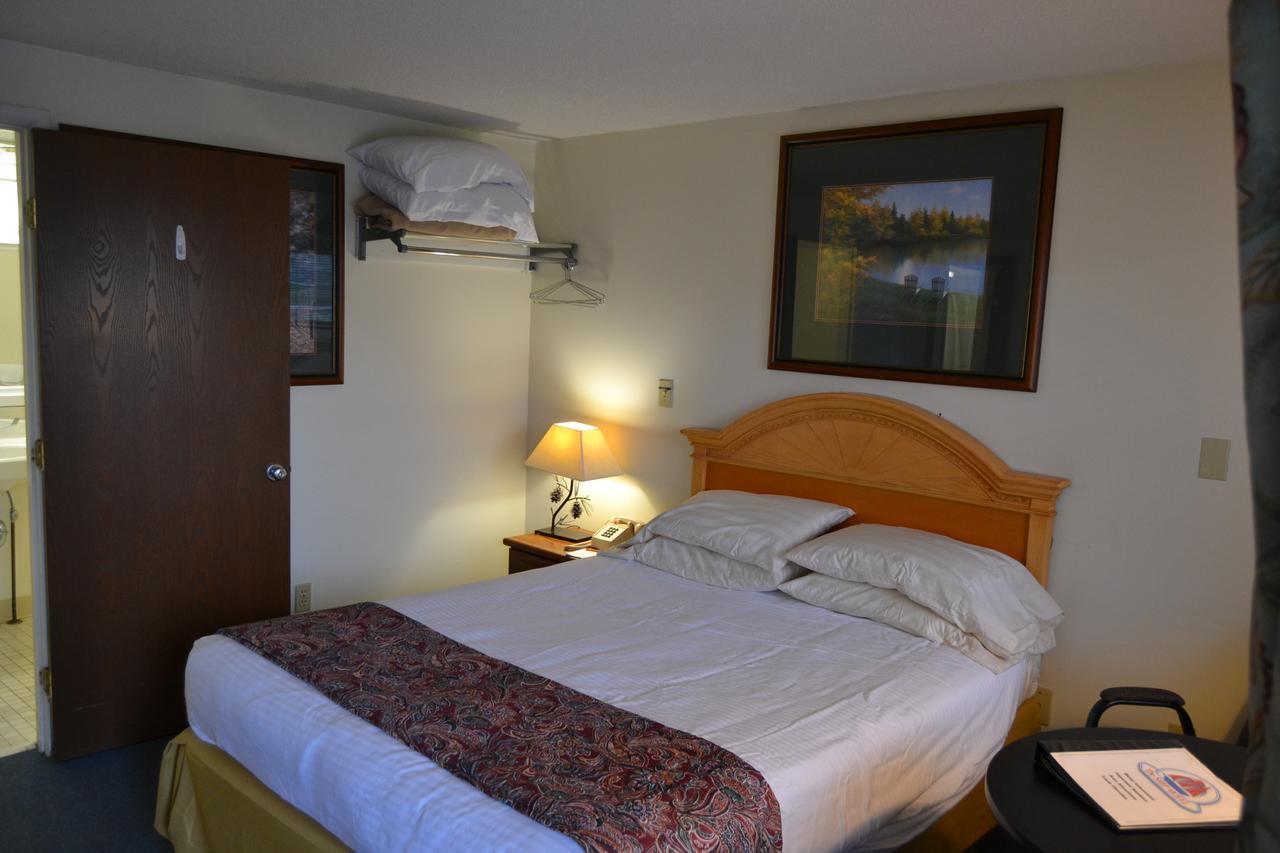 The Ship Motel Alexandria Bay Exterior photo