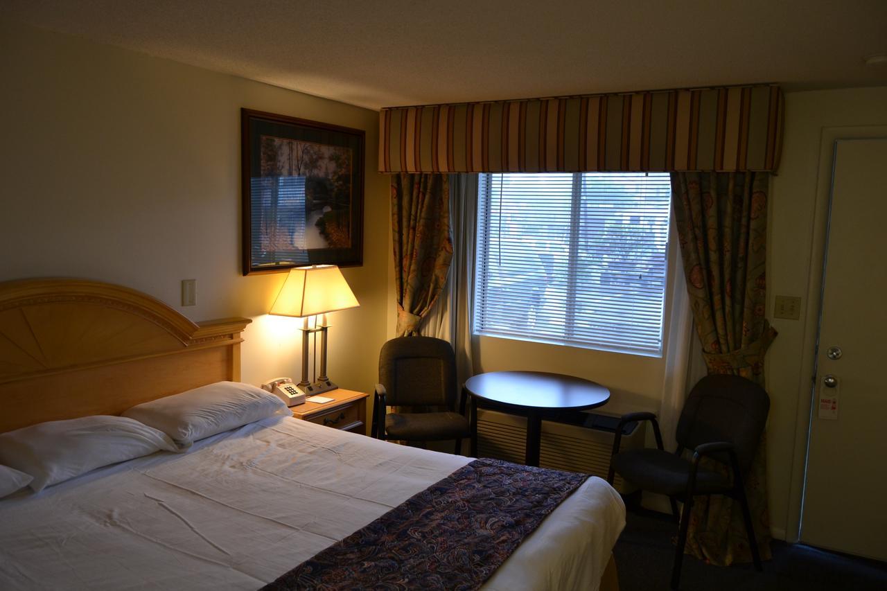 The Ship Motel Alexandria Bay Exterior photo