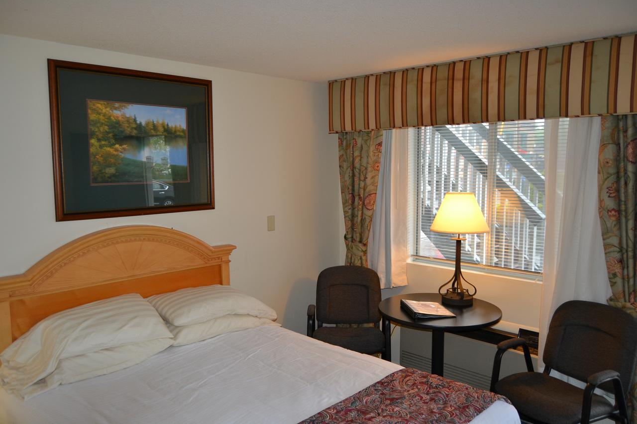 The Ship Motel Alexandria Bay Exterior photo