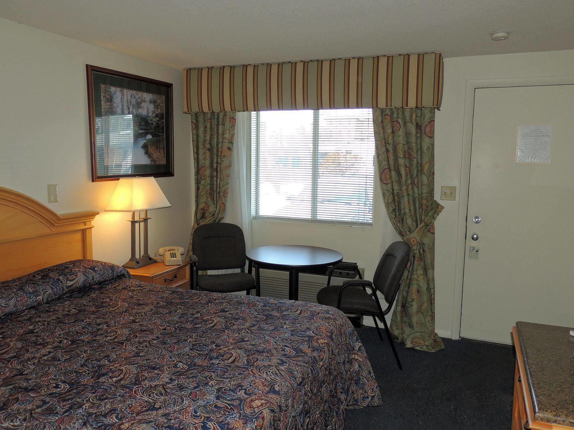 The Ship Motel Alexandria Bay Exterior photo