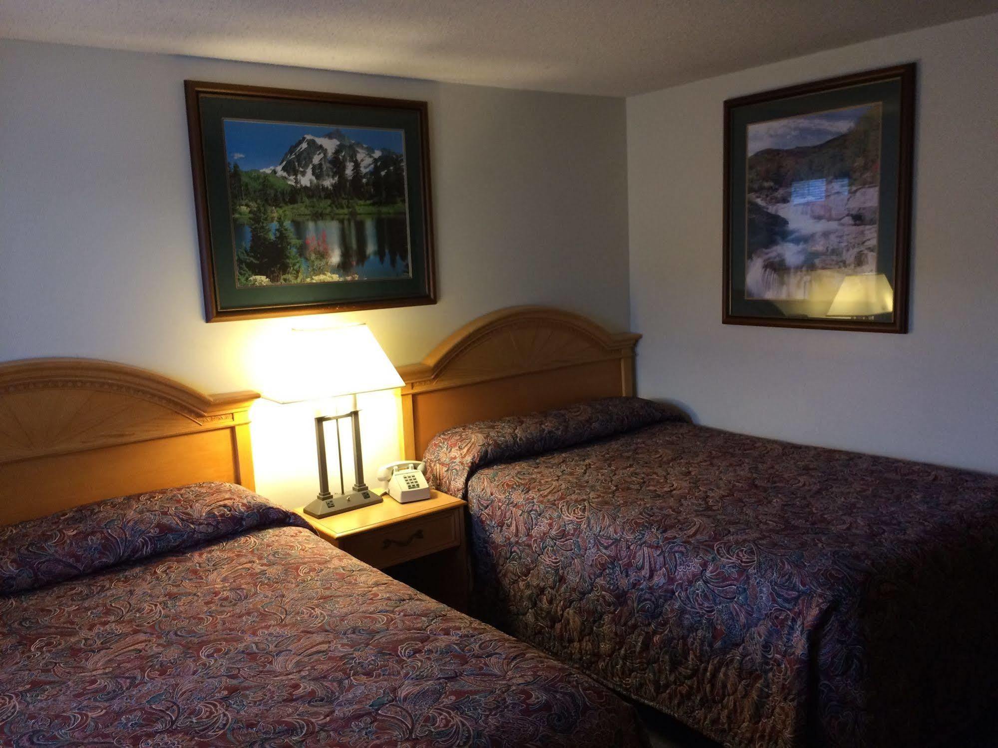 The Ship Motel Alexandria Bay Exterior photo