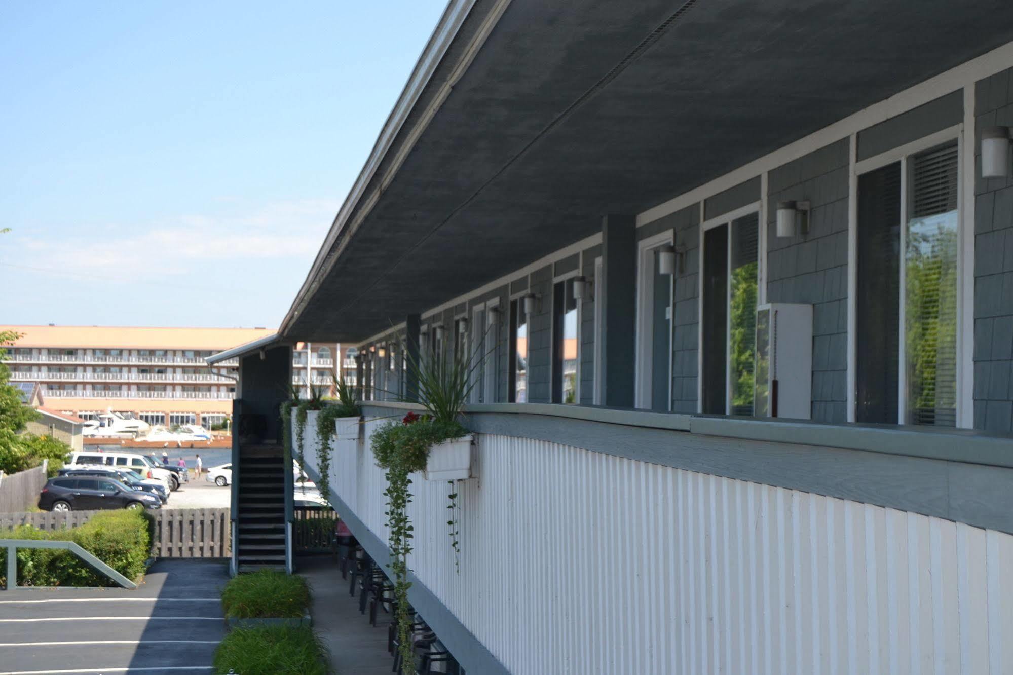 The Ship Motel Alexandria Bay Exterior photo