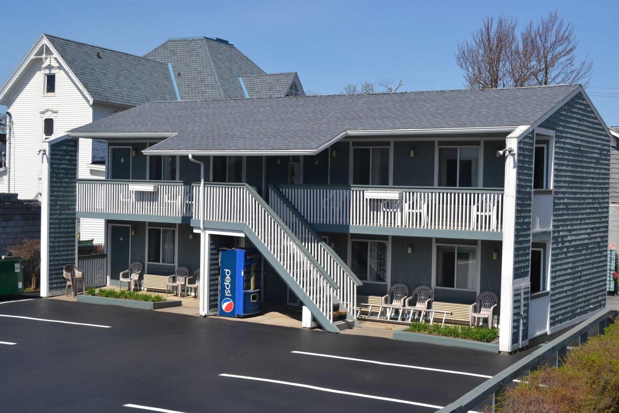 The Ship Motel Alexandria Bay Exterior photo